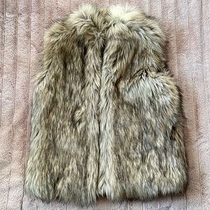 🆕 Eddie Bauer faux fur vest - medium